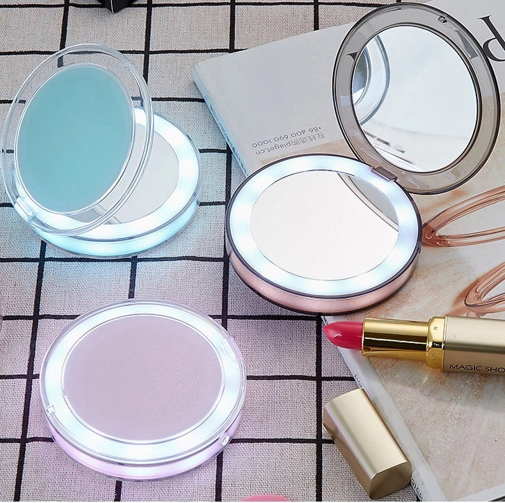 Фото 2 Карманное зеркало для макияжа с LED подсветкой UFT CM2