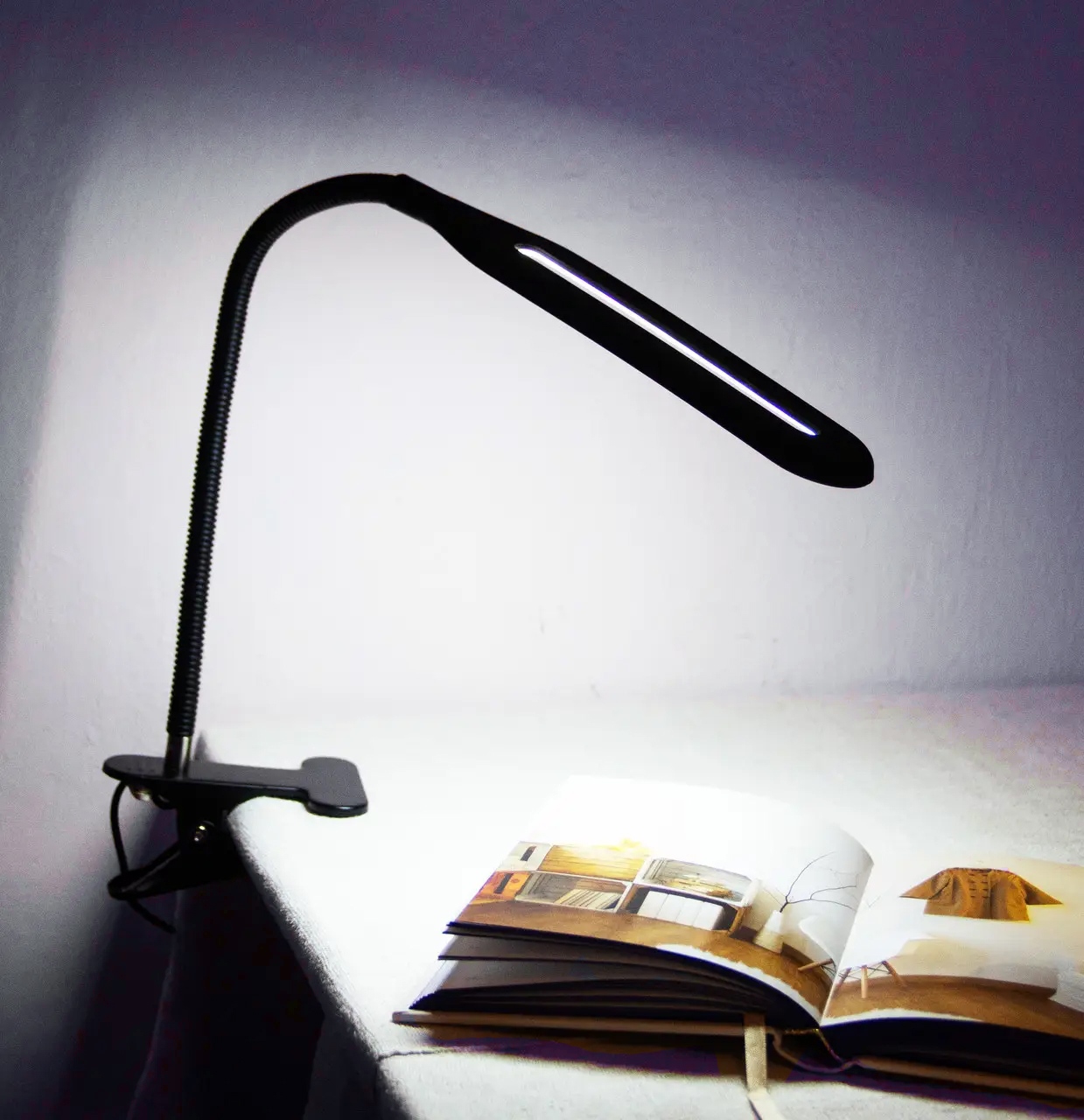 Фото 4 Настольная LED лампа с гибкой ножкой и прищепкой UFT Lamp 1 Black